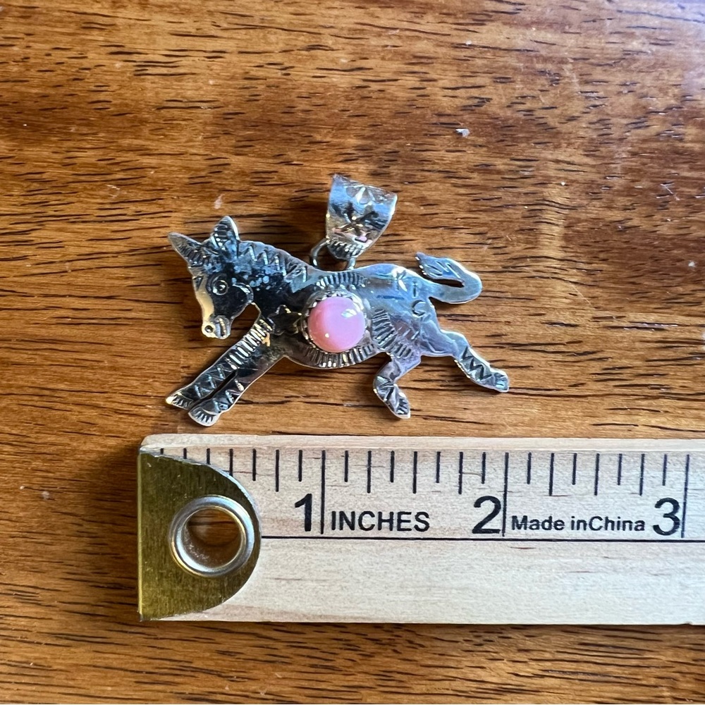925 Sterling Silver Donkey Pendant with Pink Conch Center Stone
Pendant only - Picture 12 of 12